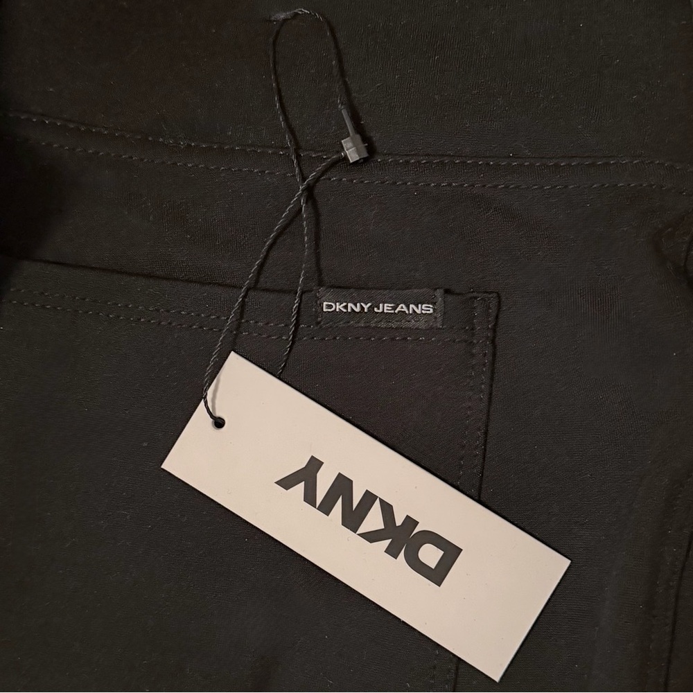 DKNY - Size Medium Activewear Leggings